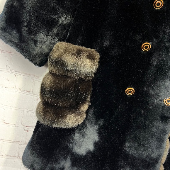 •VINTAGE • LIKE NEW |•BORGANA BY FAIRMOOR•| Two-Tone Brown Faux Fur Coat - Picture 9 of 16